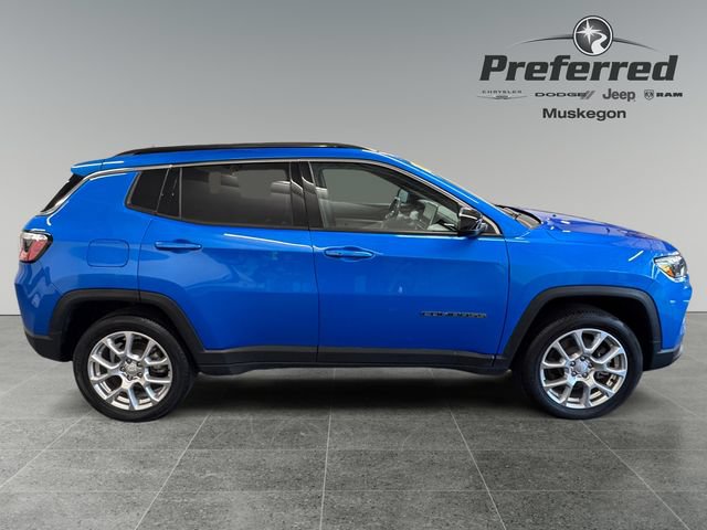 Used 2023 Jeep Compass Latitude AWD/4WD image 8