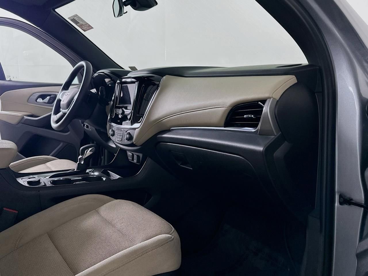 Used 2023 Chevrolet Traverse LS image 42