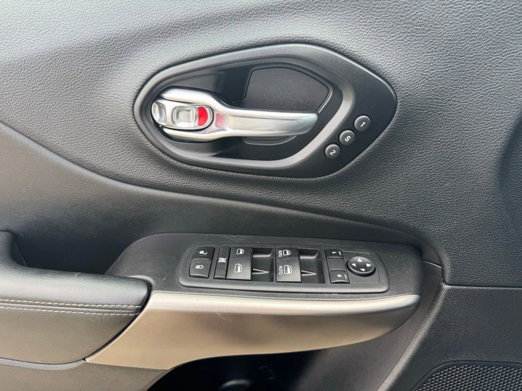 Used 2021 Jeep Cherokee Limited image 13