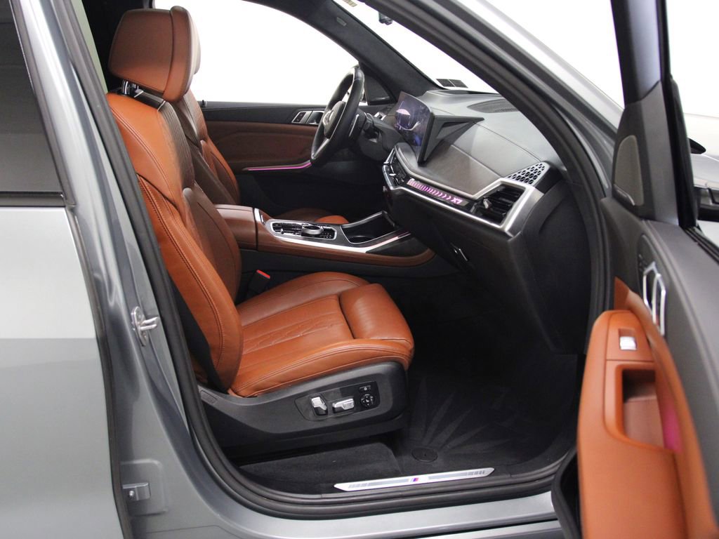 Used 2023 BMW X7 xDrive40i w/ Executive Package image 22