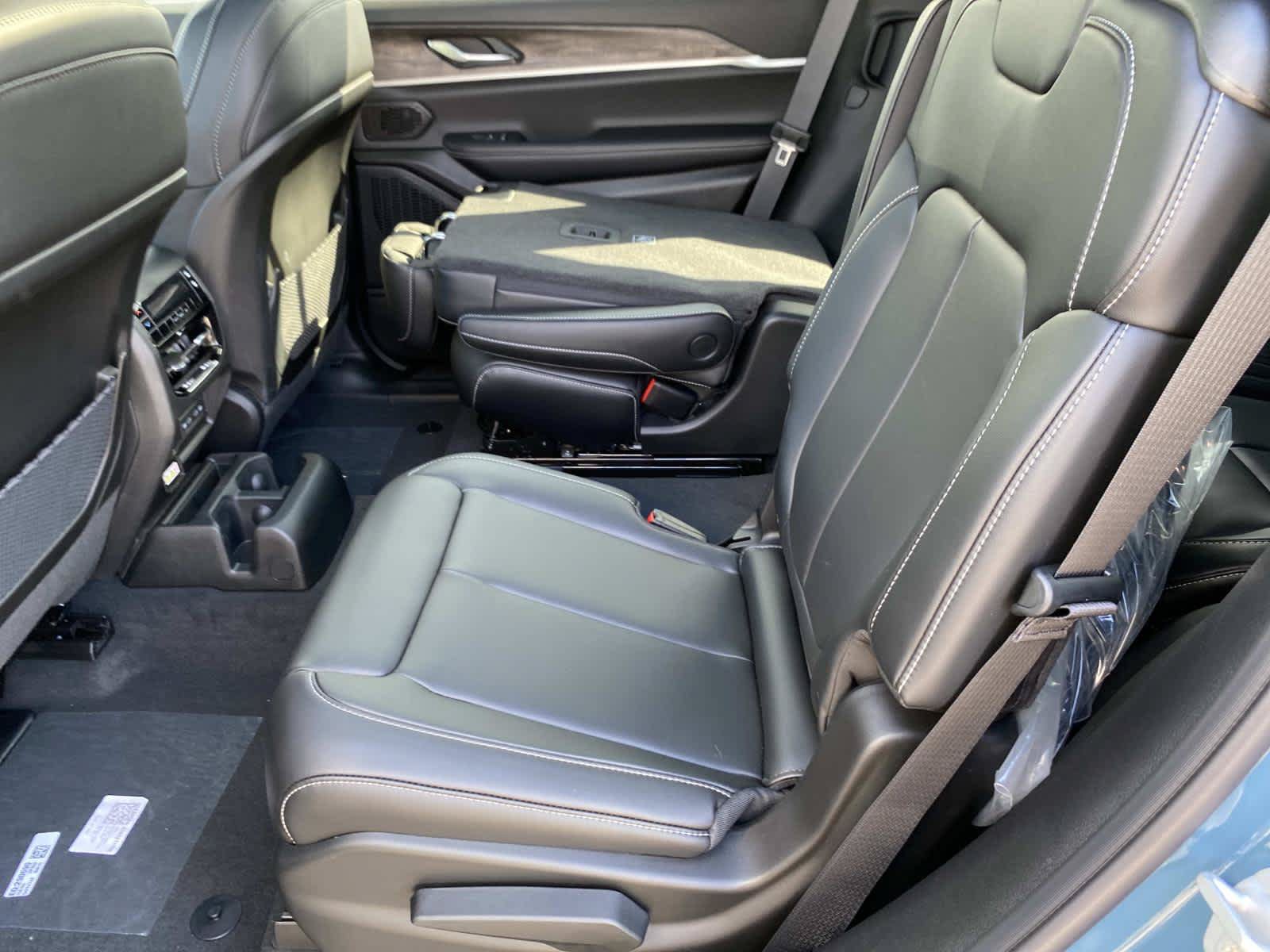 New 2027 Jeep Grand Cherokee L Limited AWD/4WD image 6