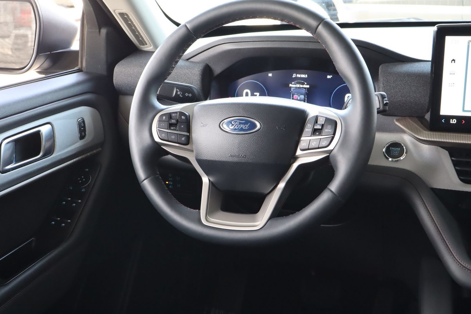 Used 2025 Ford Explorer Active w/ Active Comfort Package RWD image 28