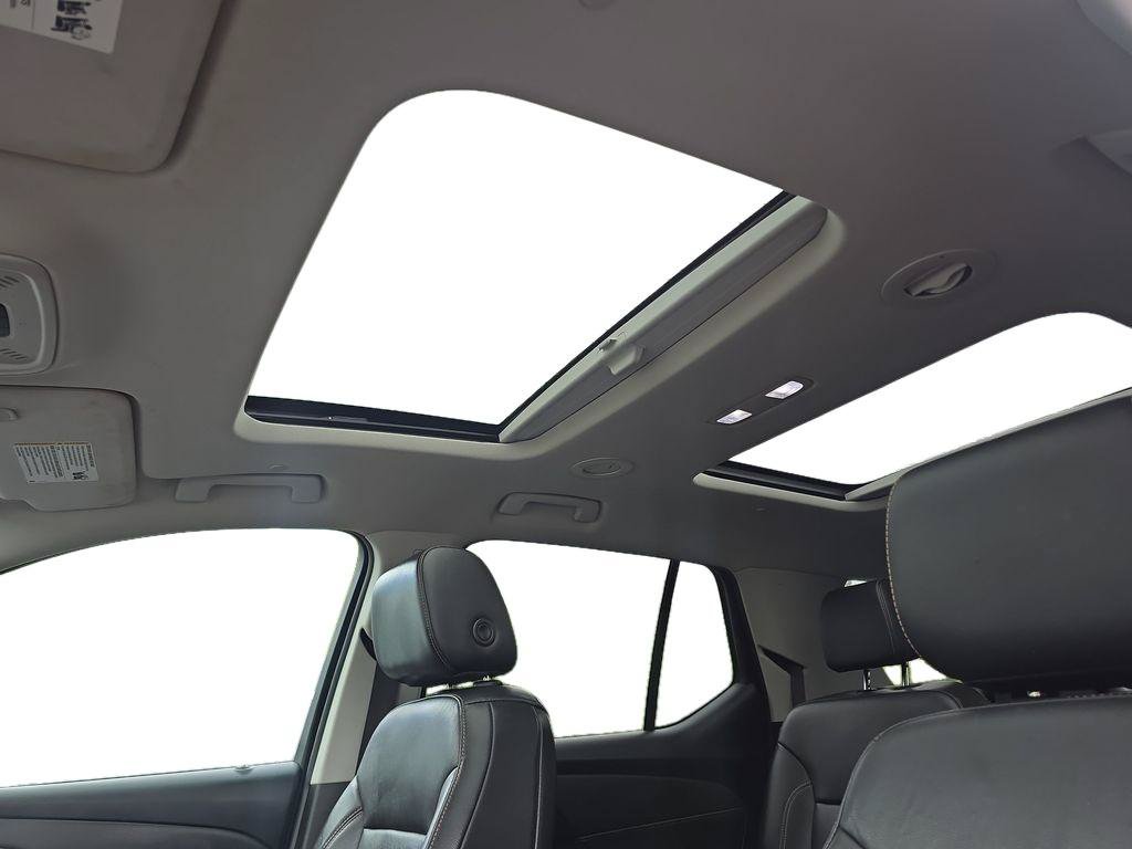 Used 2020 Chevrolet Traverse LT w/ LT Premium Package FWD image 14