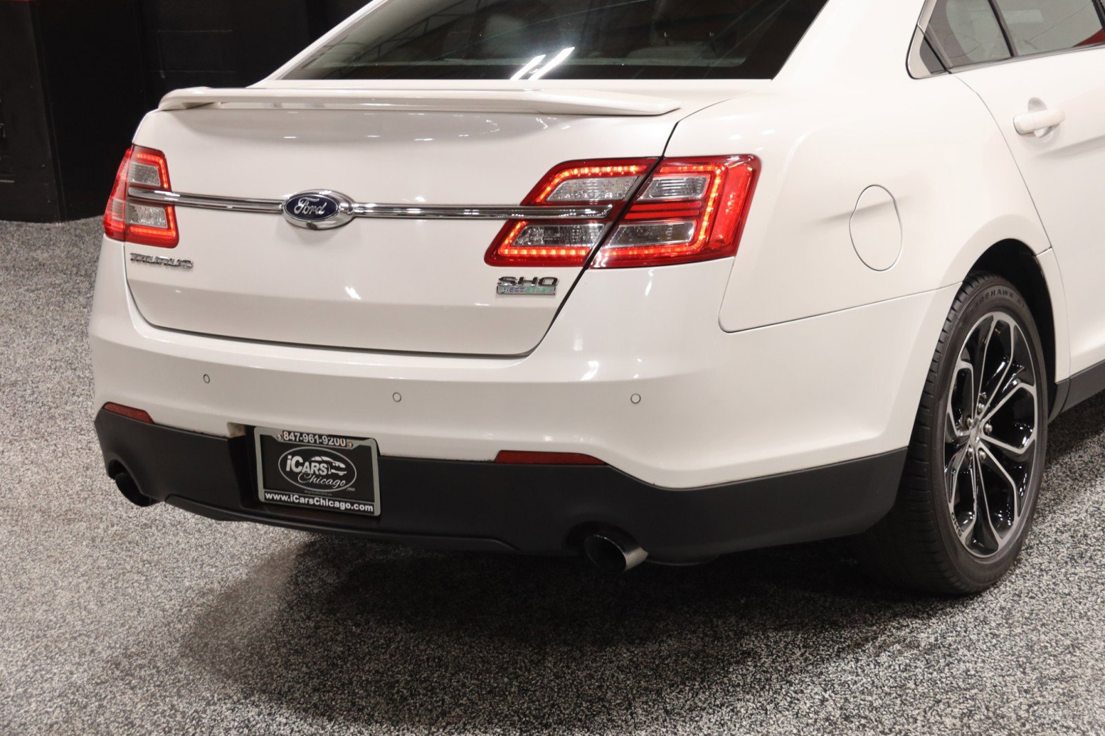 Used 2013 Ford Taurus SHO image 29