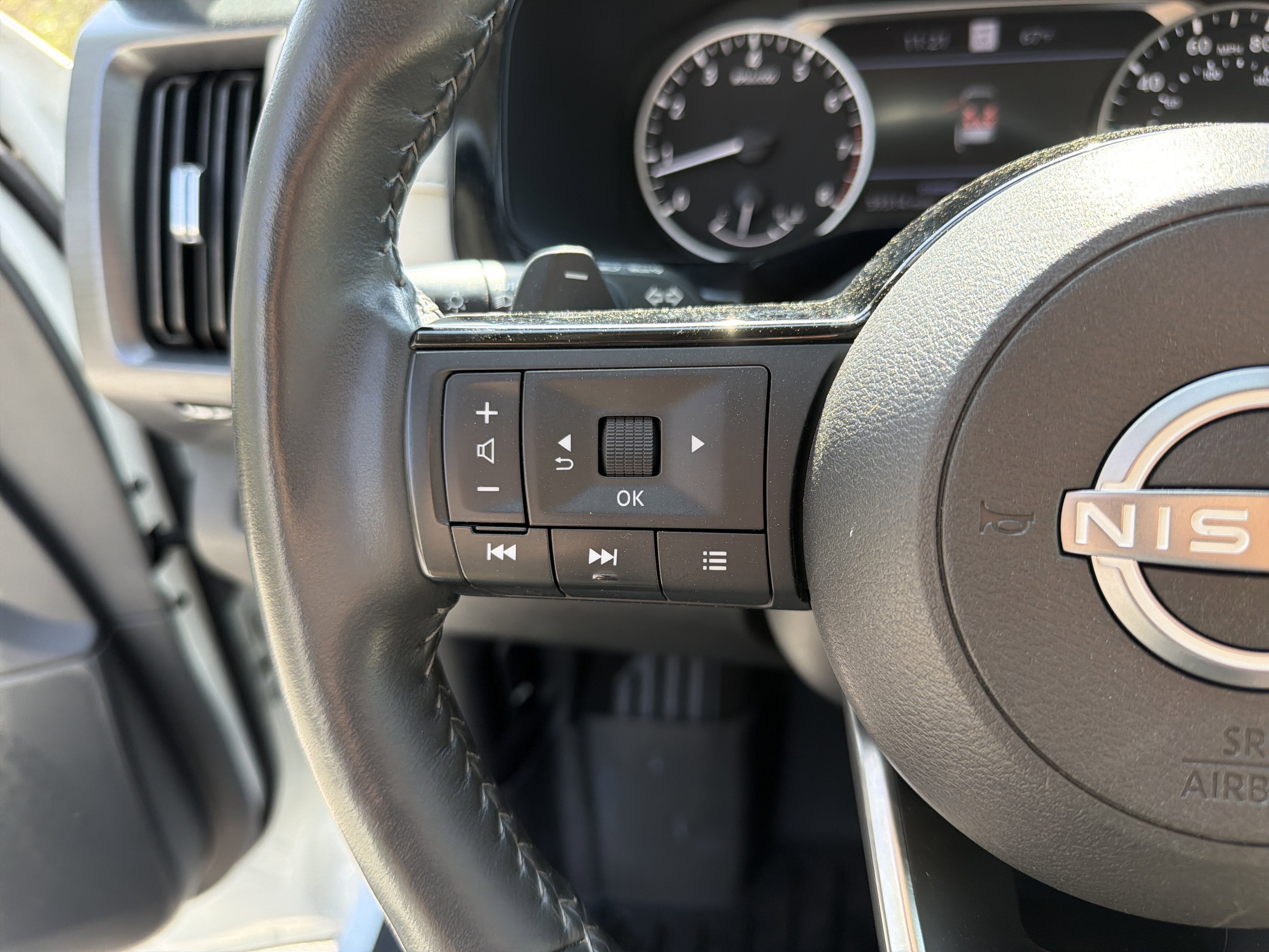 Used 2023 Nissan Pathfinder SL w/ SL Premium Package image 34