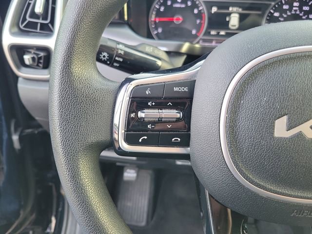 Used 2022 Kia Sorento LX image 16