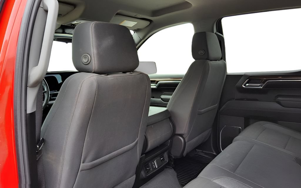 Used 2024 Chevrolet Silverado 1500 LT AWD/4WD image 25