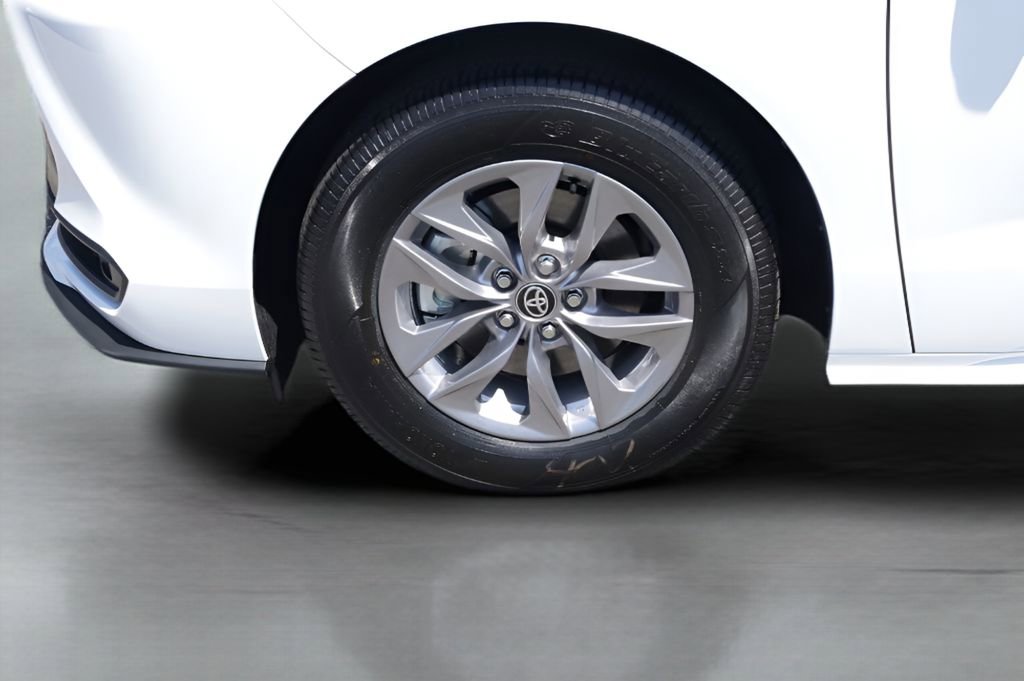 New 2026 Toyota Sienna LE FWD image 6