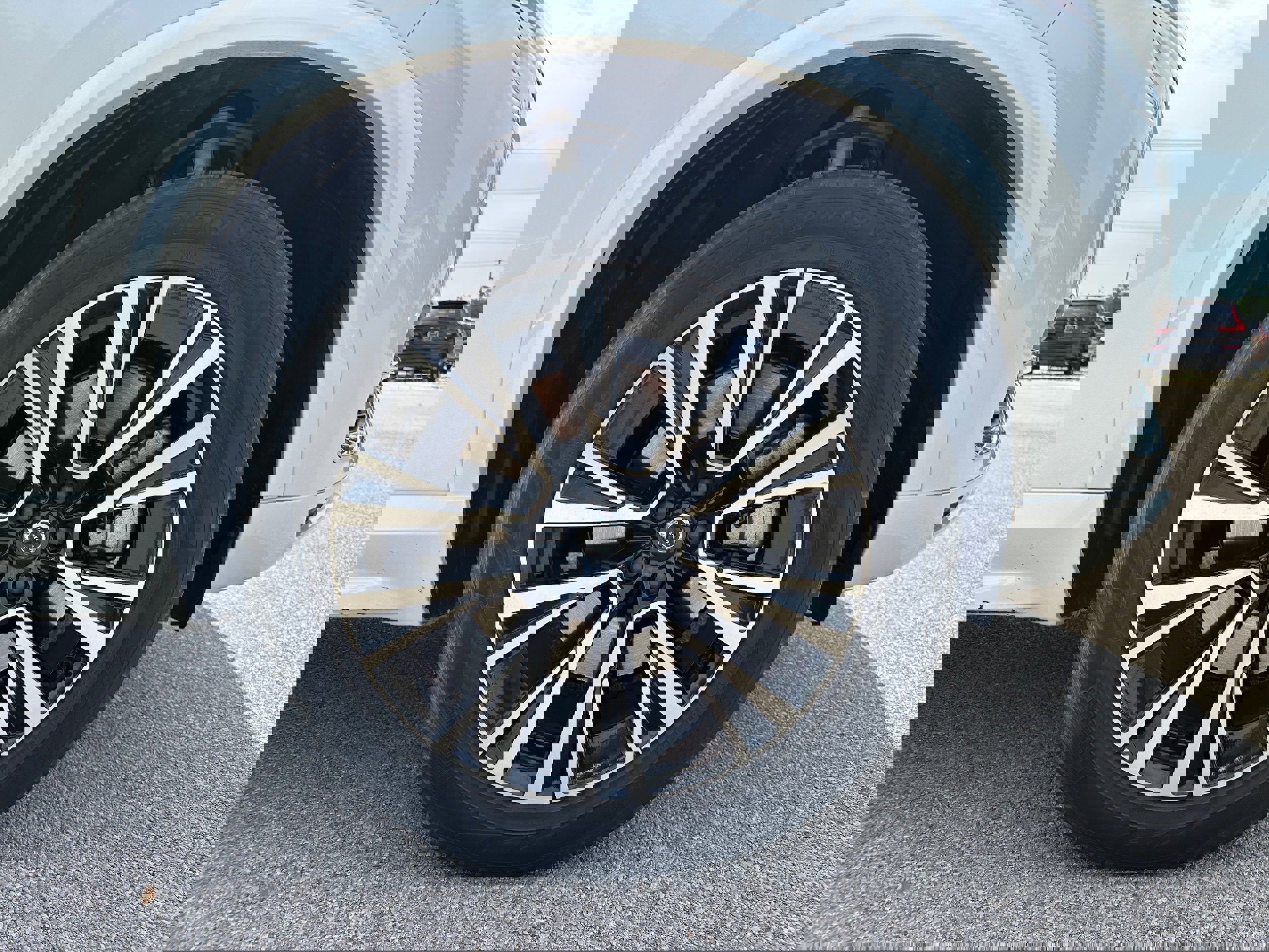 Certified 2023 Volvo XC90 T8 Core image 9