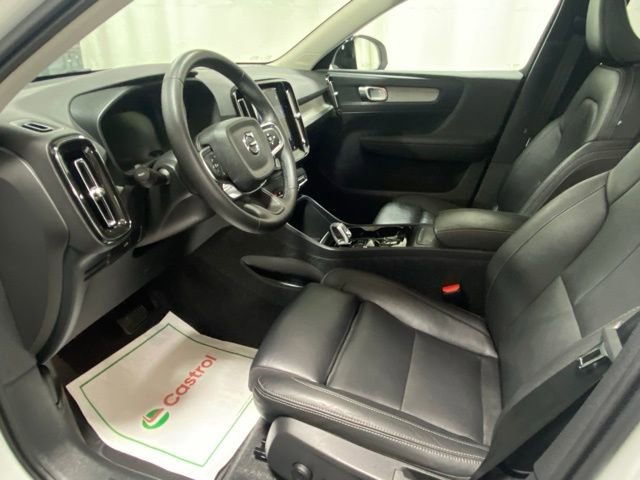Used 2025 Volvo XC40 B5 Plus image 10