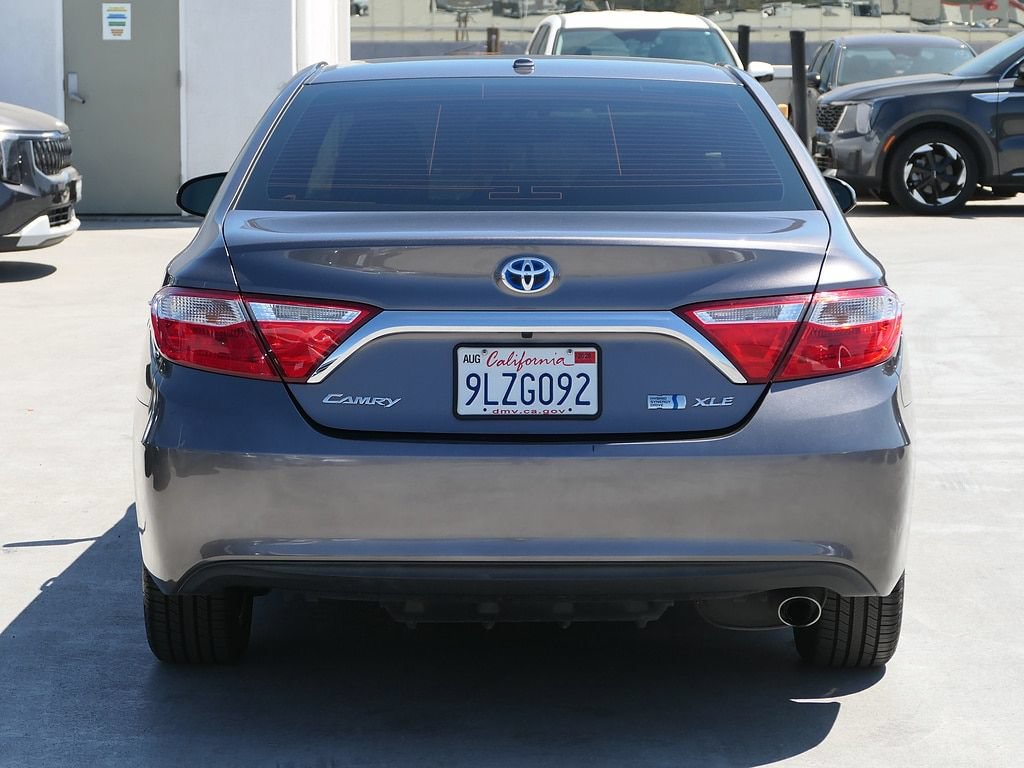 Used 2017 Toyota Camry XLE w/ Moonroof Package FWD image 5