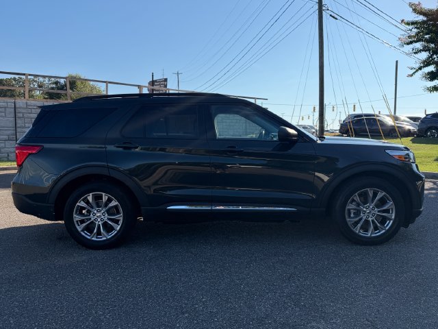 Used 2024 Ford Explorer XLT w/ Equipment Group 202A RWD image 6