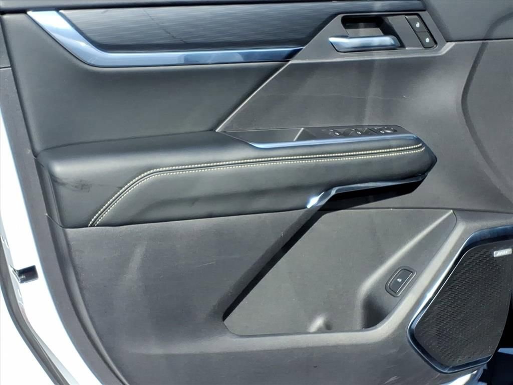 Used 2025 GMC Acadia Elevation image 16