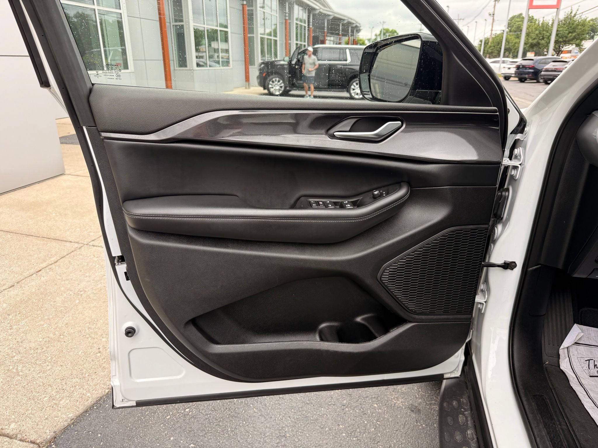 Used 2023 Jeep Grand Cherokee L Laredo AWD/4WD image 40