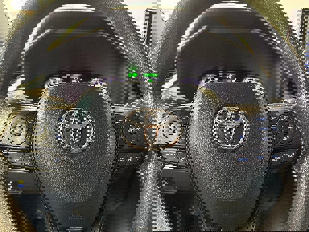 Used 2022 Toyota RAV4 XLE image 15