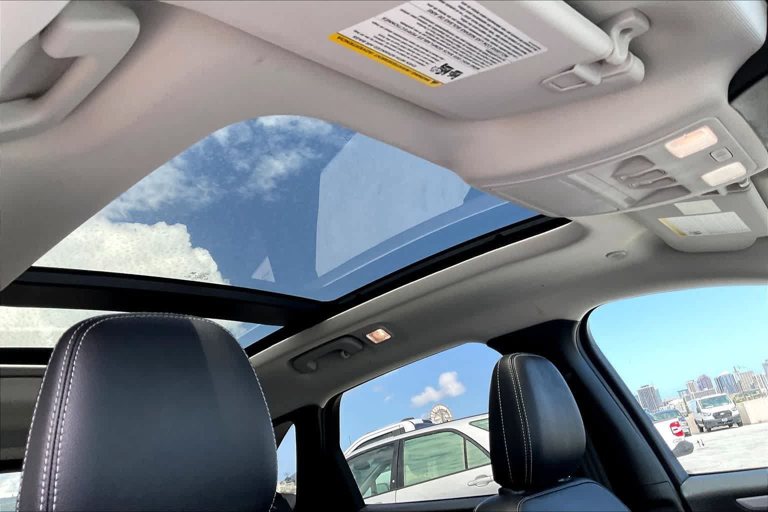 Used 2025 Ford Escape SE w/ PHEV Premium Package FWD image 30