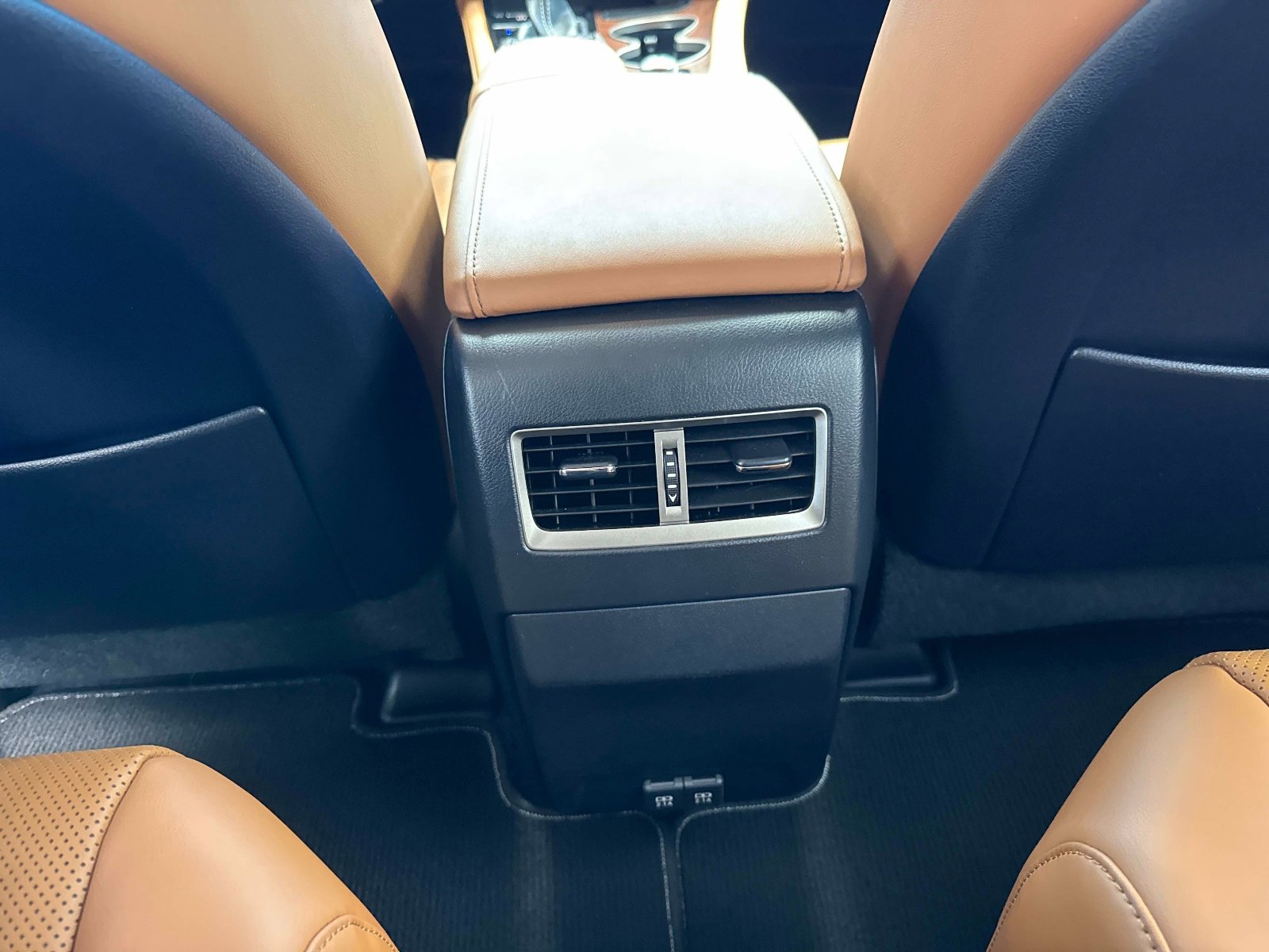 Certified 2022 Lexus RX 450hL AWD w/ Premium Package image 18