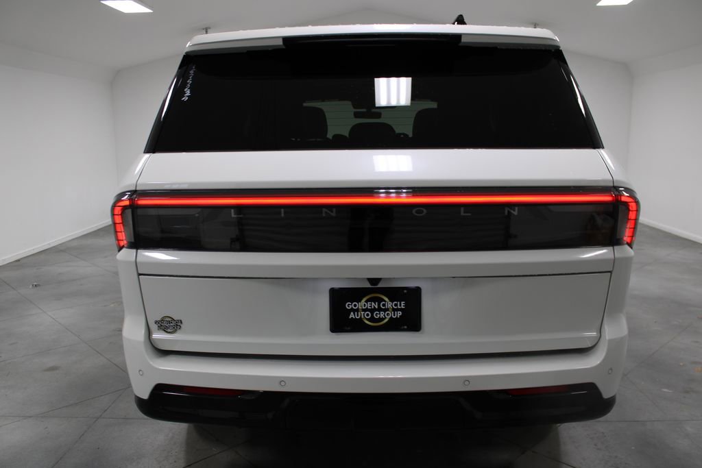 New 2025 Lincoln Navigator Reserve w/ Jet Appearance Package AWD/4WD image 7