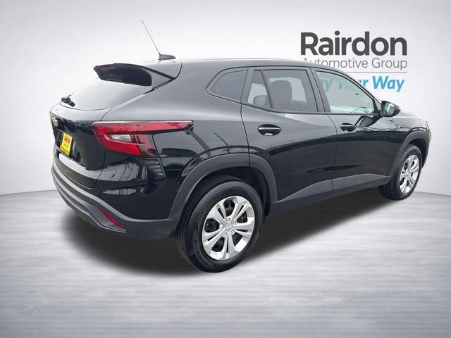 Used 2025 Chevrolet Trax LS image 8