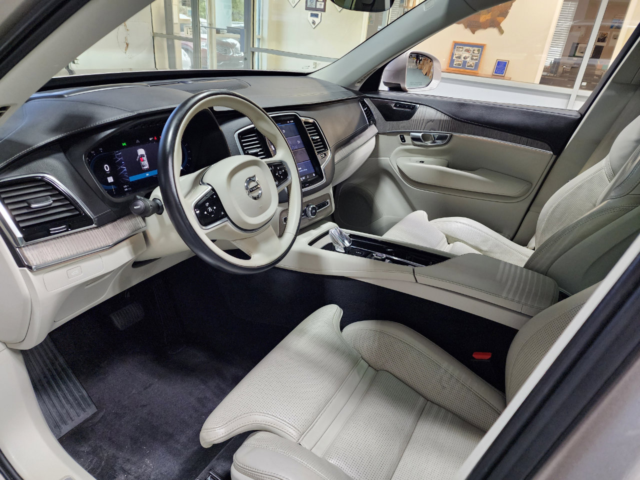 Used 2023 Volvo XC90 B6 Ultimate w/ Protection Package Premier image 16