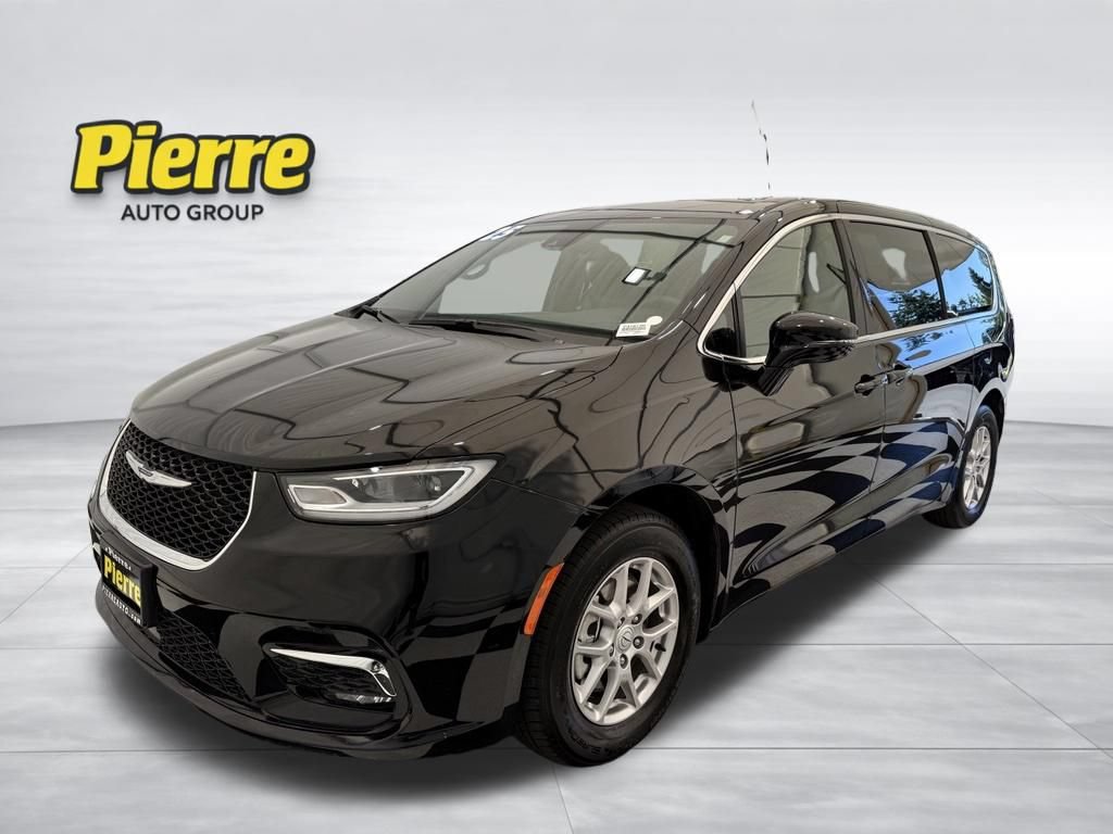 Used 2025 Chrysler Pacifica Select FWD image 1