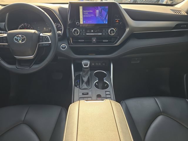 Used 2024 Toyota Highlander XLE AWD/4WD image 14