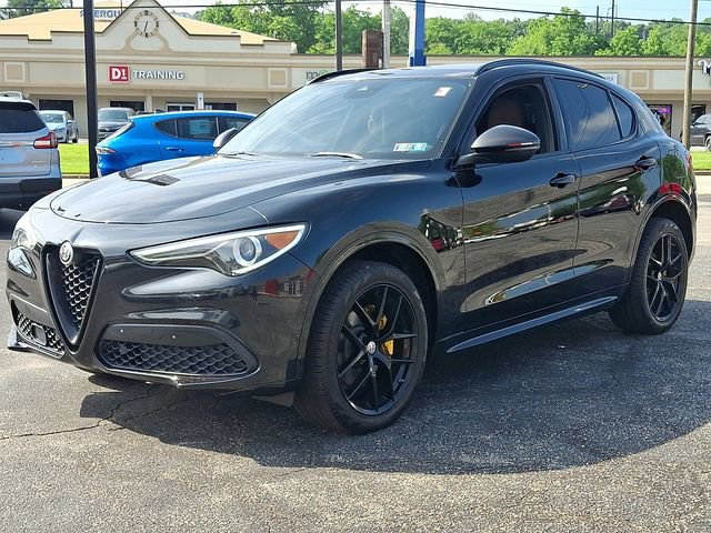 Used 2020 Alfa Romeo Stelvio Ti Sport w/ Quick Order Package 22S Sport AWD/4WD image 3