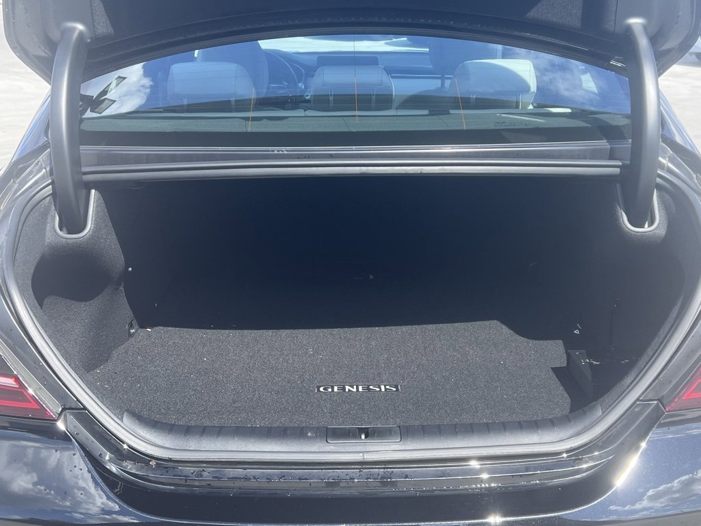 Used 2025 Genesis G70 2.5T image 13