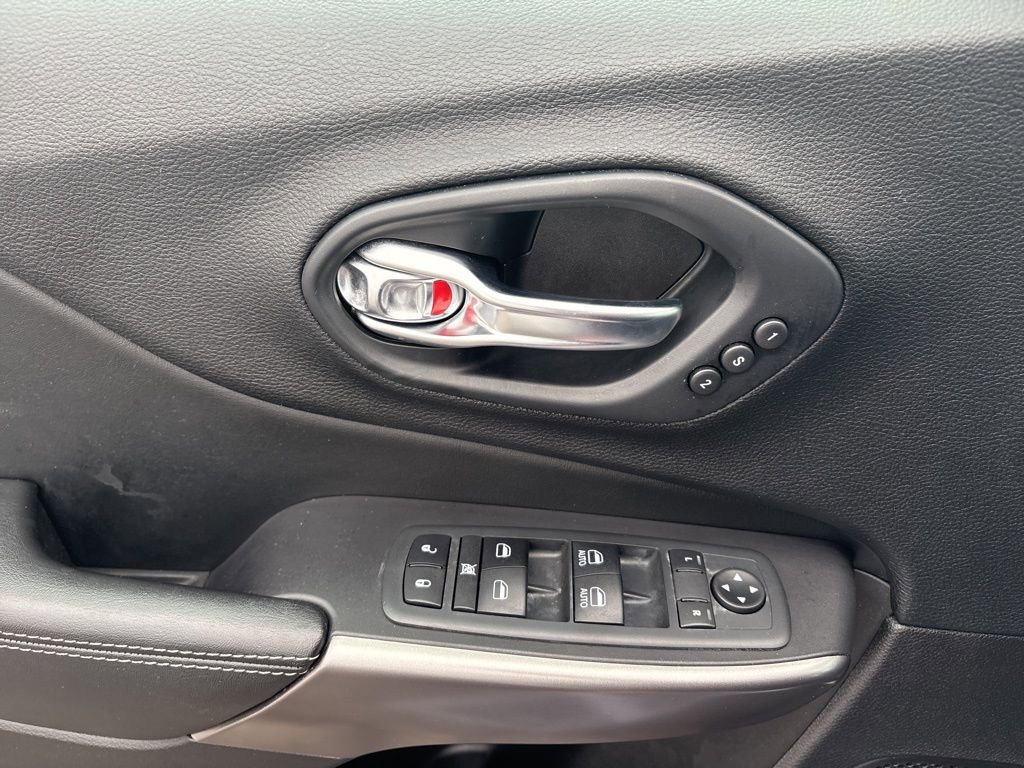 Certified 2020 Jeep Cherokee Limited image 29