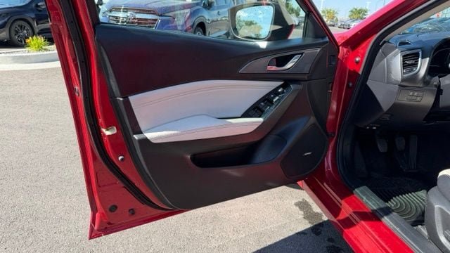 Used 2018 MAZDA MAZDA3 Grand Touring w/ Premium Equipment Package FWD image 16