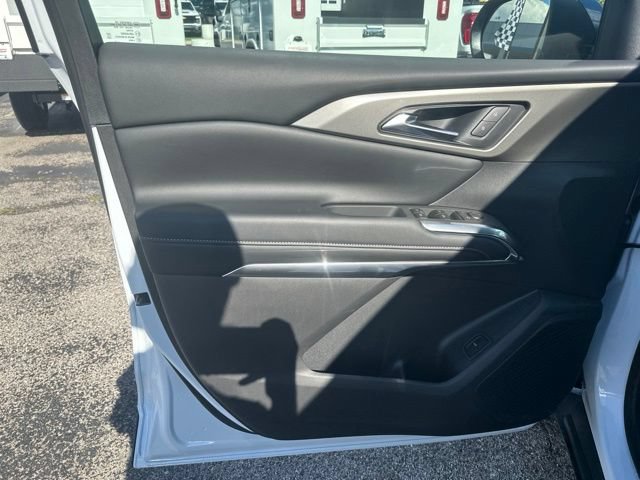 New 2026 Chevrolet Traverse LT w/ Sun and Wheel Package FWD image 11