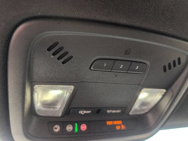 Used 2022 Chevrolet Traverse LT FWD image 34