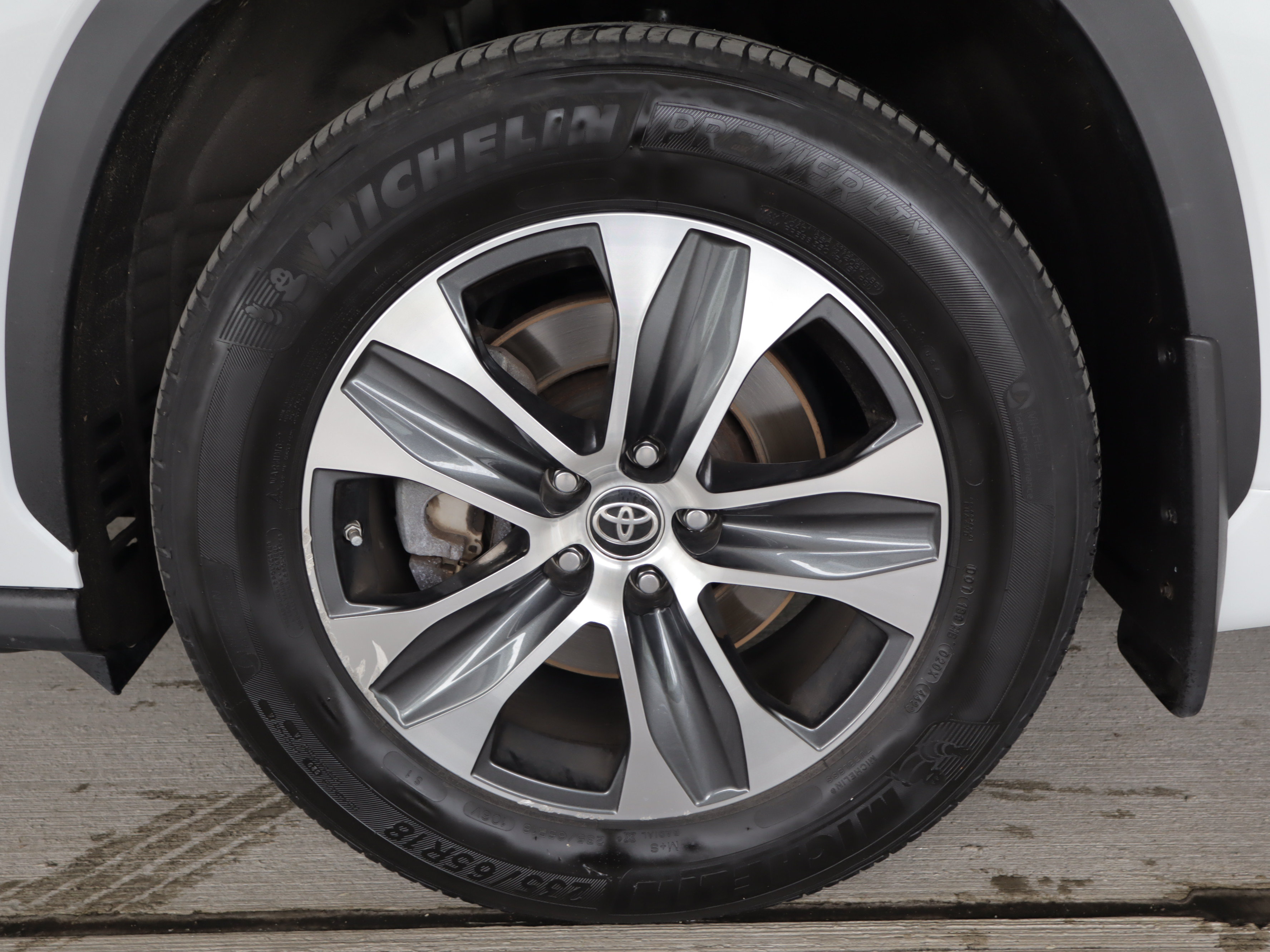 Used 2023 Toyota Highlander XLE AWD/4WD image 27
