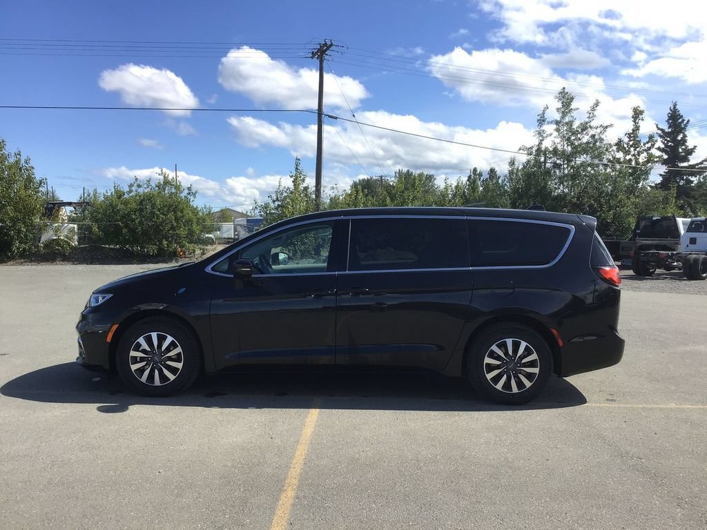 Used 2024 Chrysler Pacifica Limited