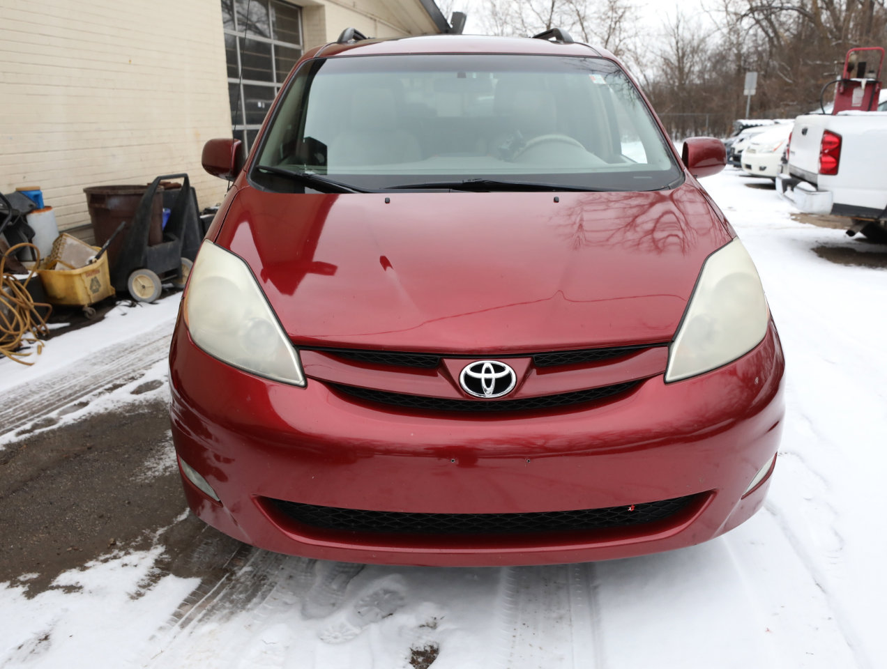 Used 2010 Toyota Sienna XLE FWD image 3