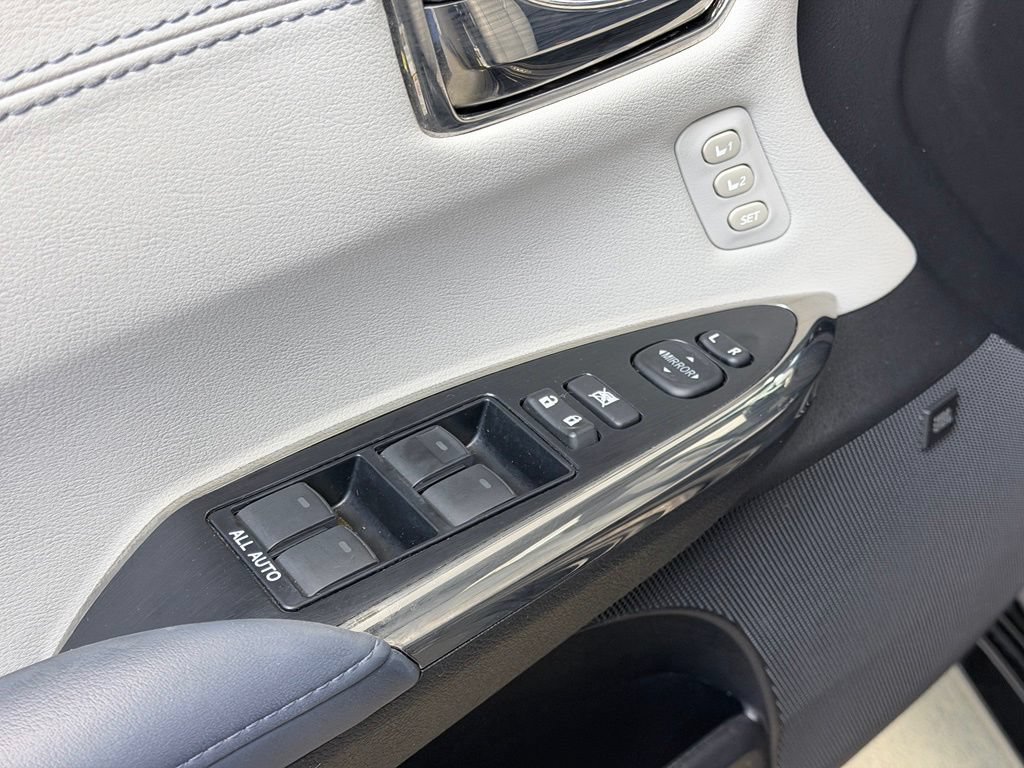 Used 2015 Toyota Avalon Limited FWD image 11