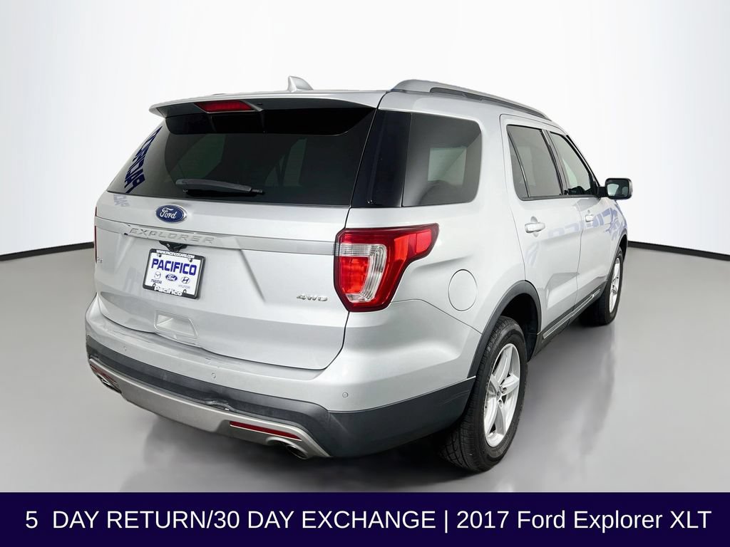 Used 2017 Ford Explorer XLT w/ Equipment Group 202A AWD/4WD image 8
