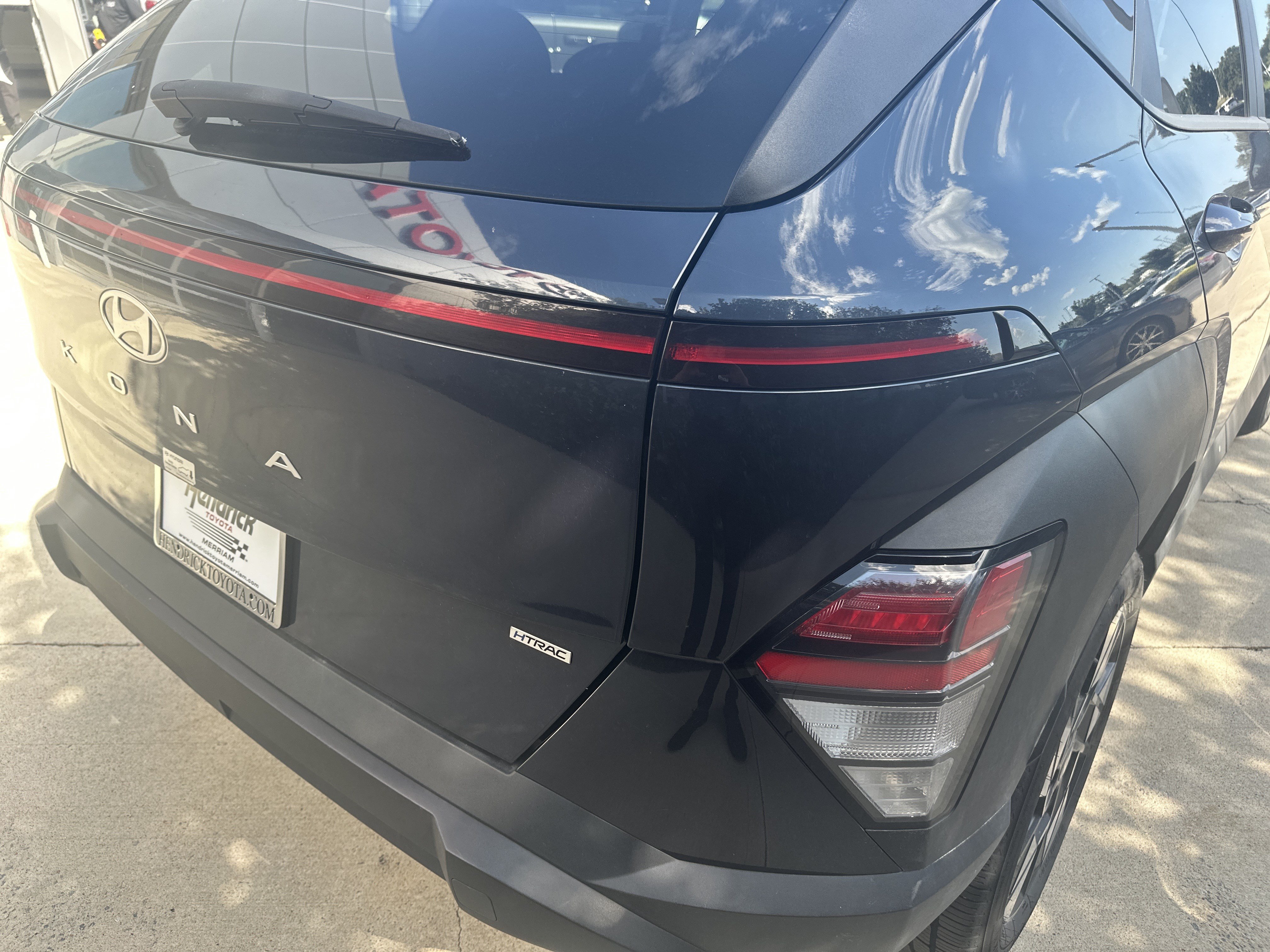 Used 2024 Hyundai Kona SEL AWD/4WD image 12