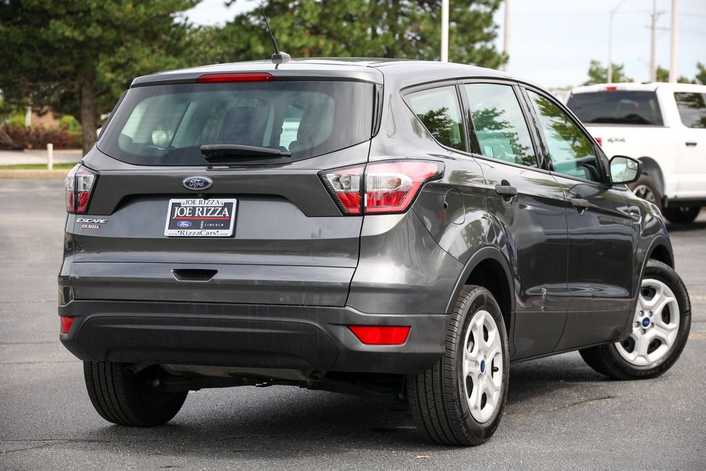 Used 2017 Ford Escape SE w/ SE Sport Appearance Package FWD image 3