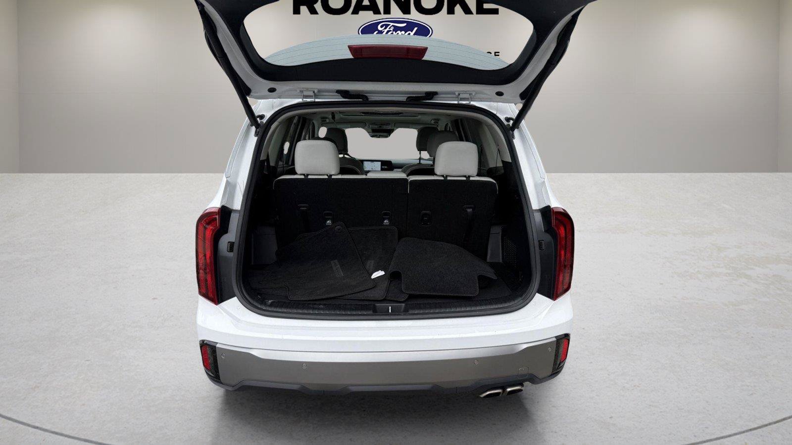 Used 2025 Kia Telluride S FWD image 18