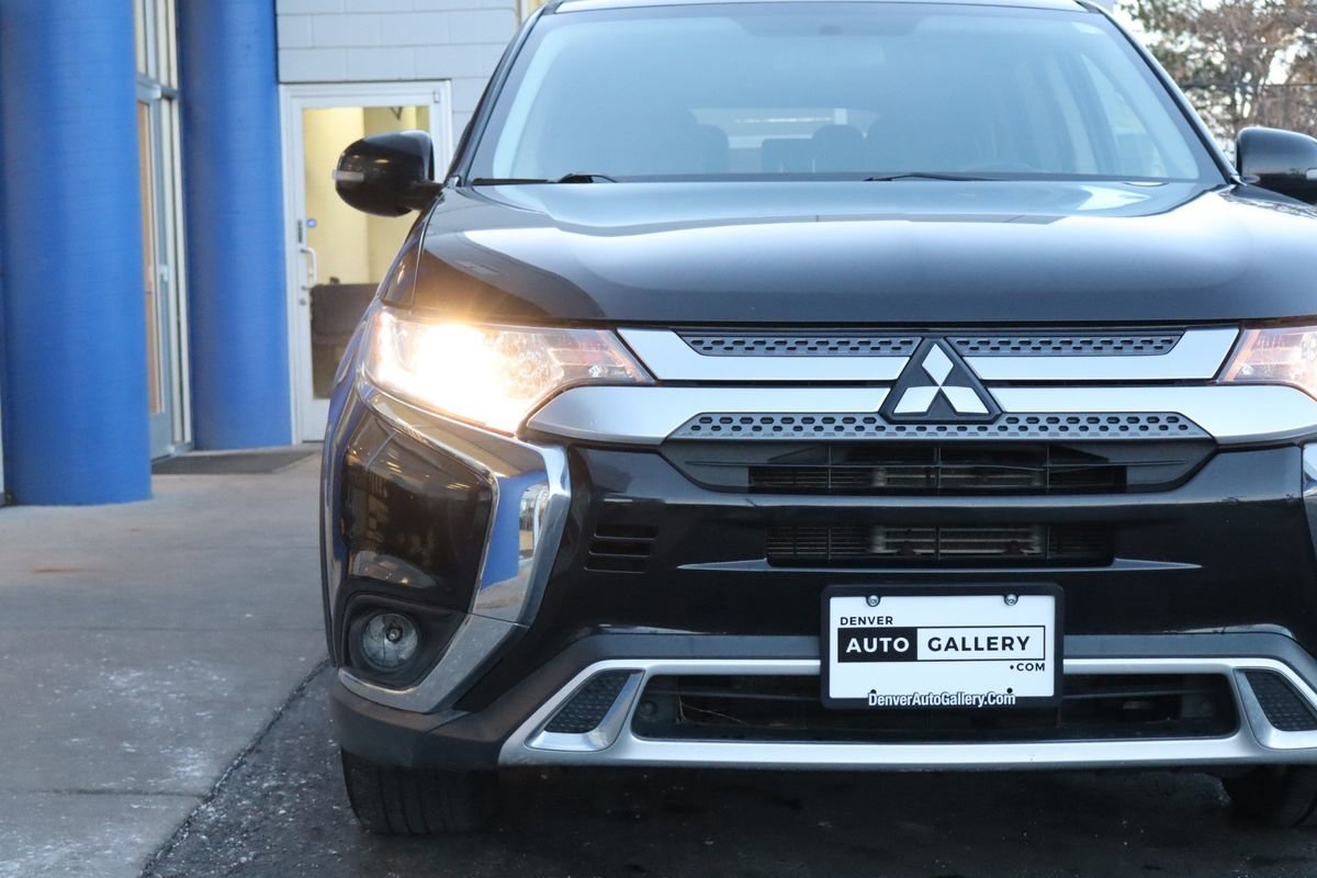 Used 2019 Mitsubishi Outlander SE image 35