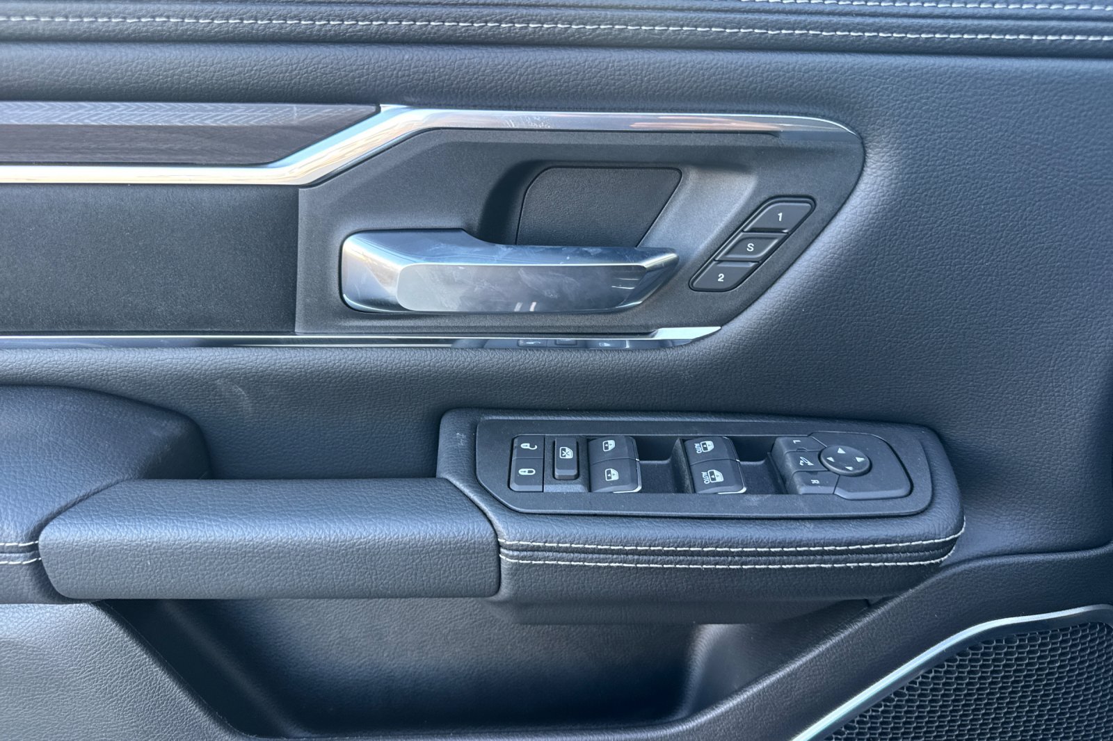 New 2026 RAM 1500 Laramie w/ Night Edition AWD/4WD image 10