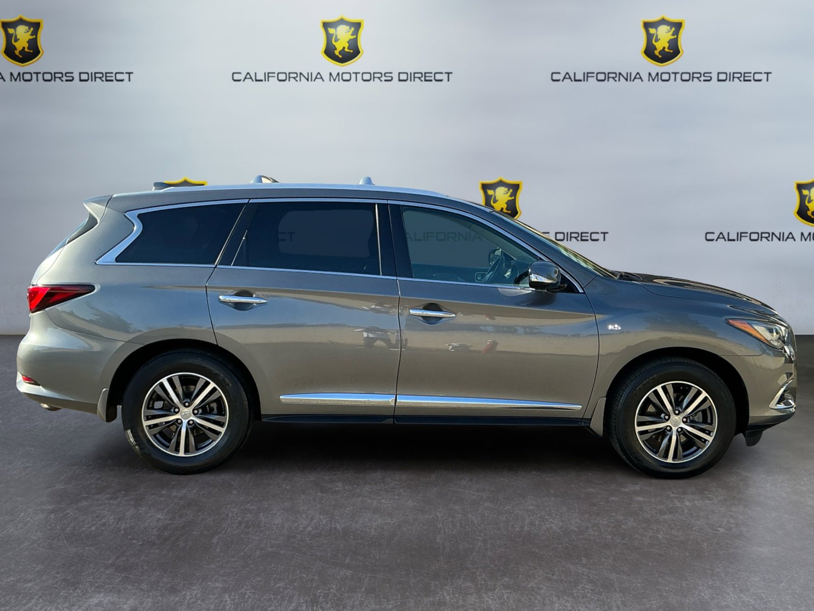 Used 2019 INFINITI QX60 Luxe w/ Essential Package image 4