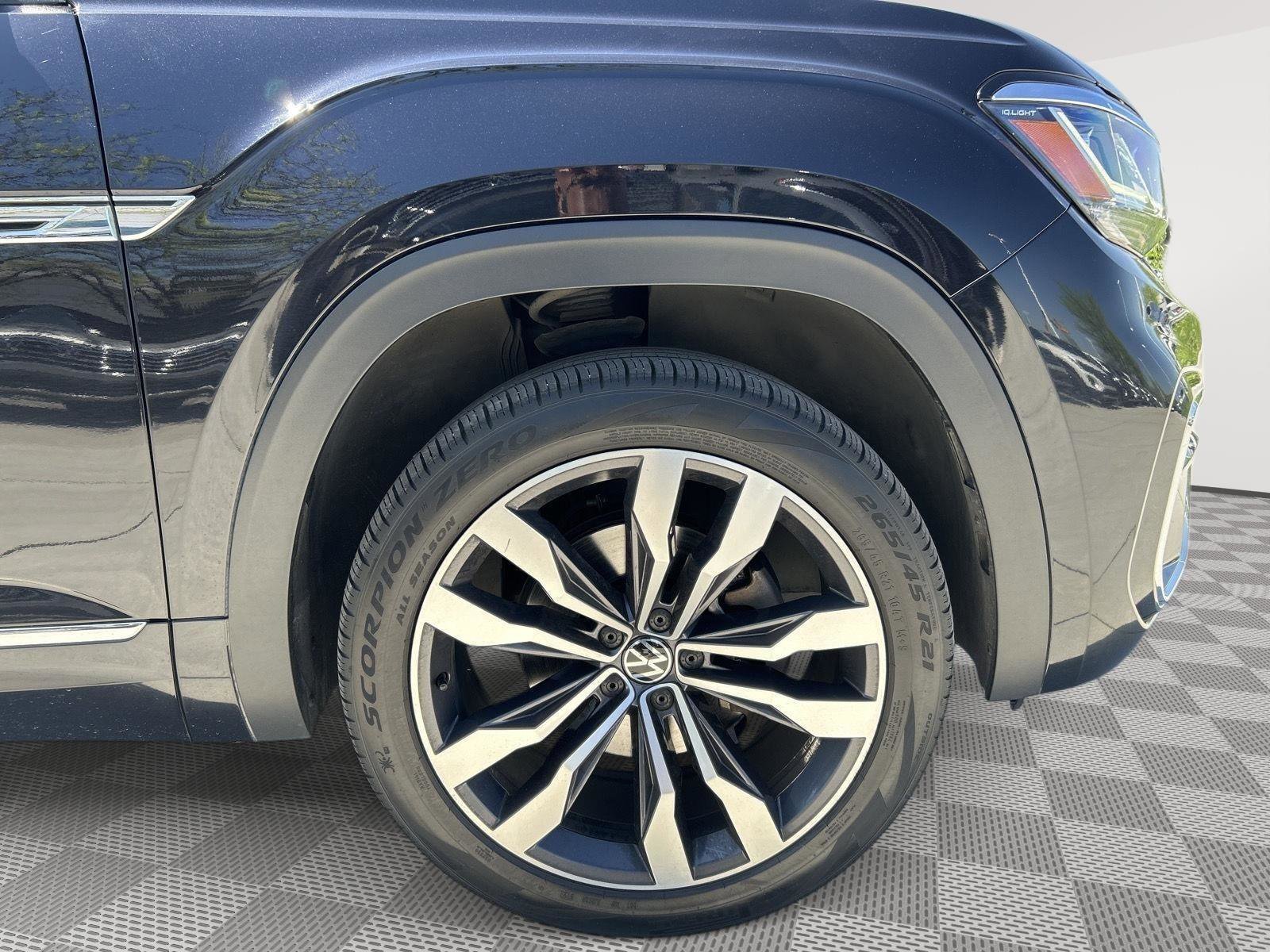 Used 2021 Volkswagen Atlas Cross Sport SEL R-Line AWD/4WD image 23