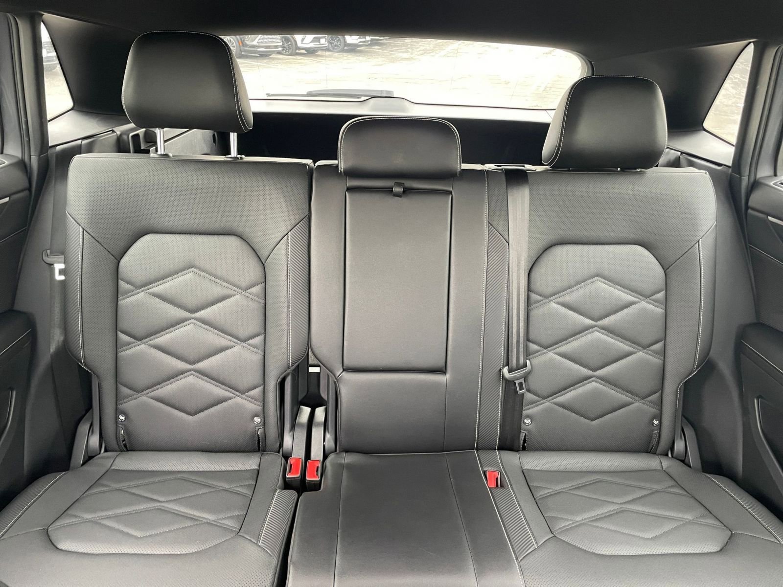 Used 2025 Volkswagen Atlas Cross Sport SE image 38