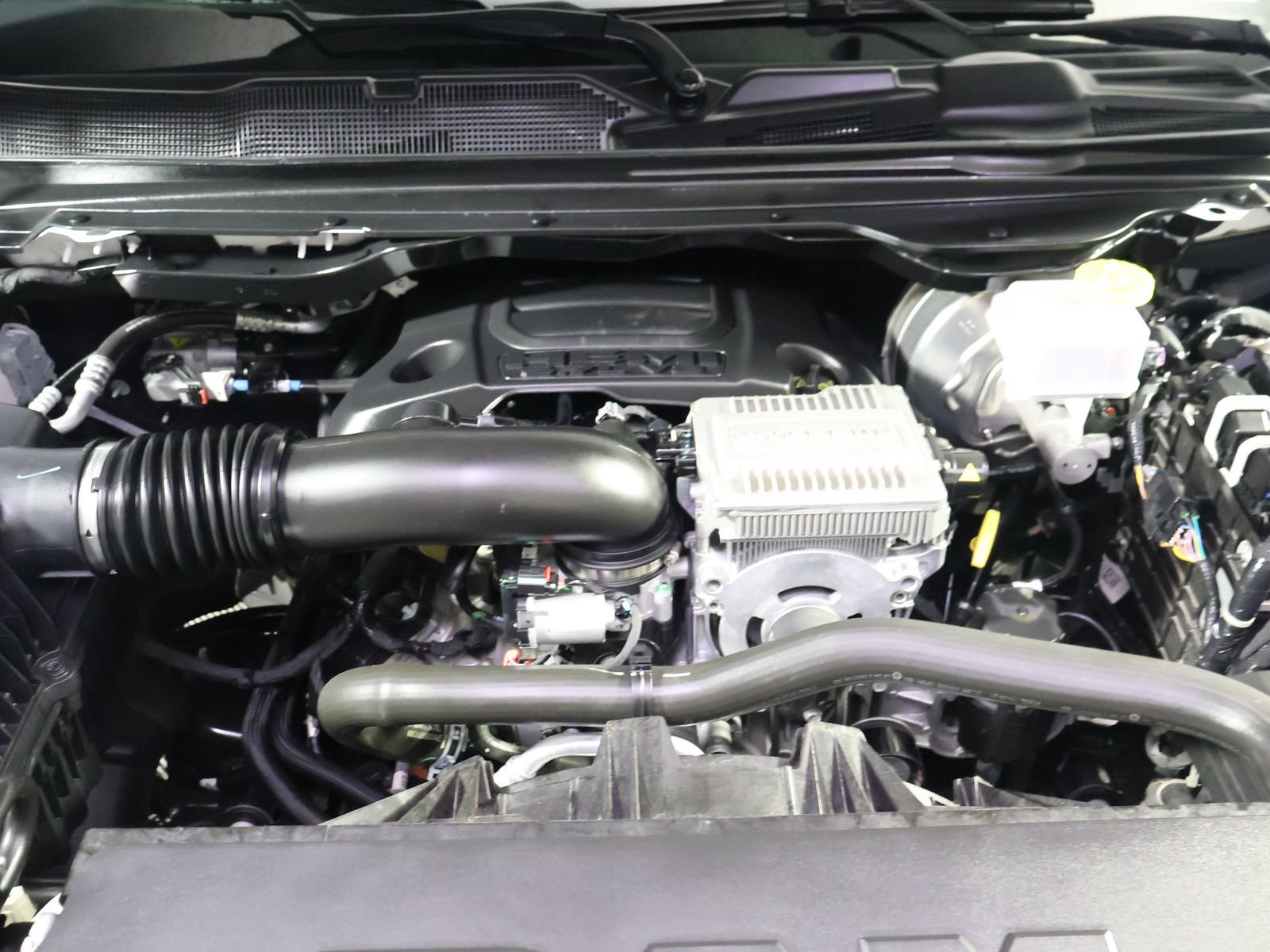Used 2024 RAM 1500 Laramie AWD/4WD image 20