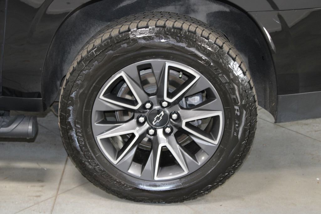 Used 2023 Chevrolet Suburban Z71 w/ Luxury Package image 20
