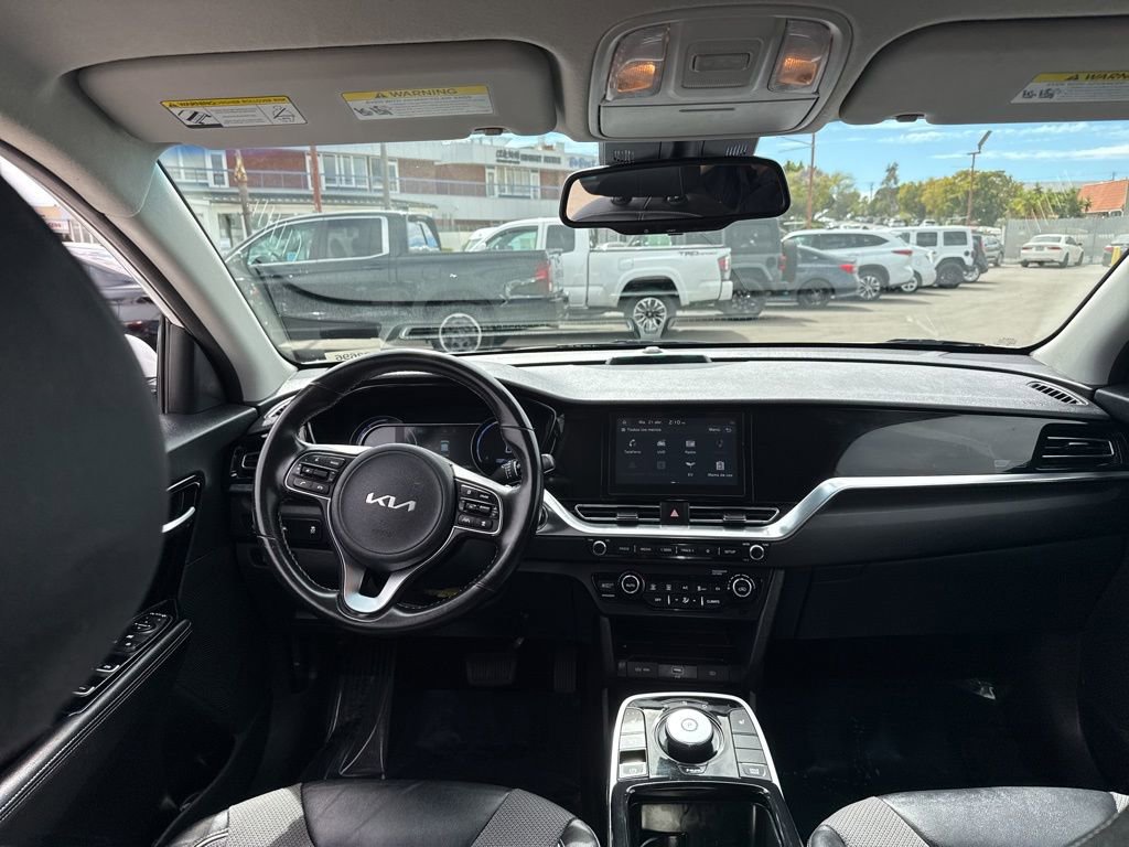 Used 2022 Kia Niro EX image 12