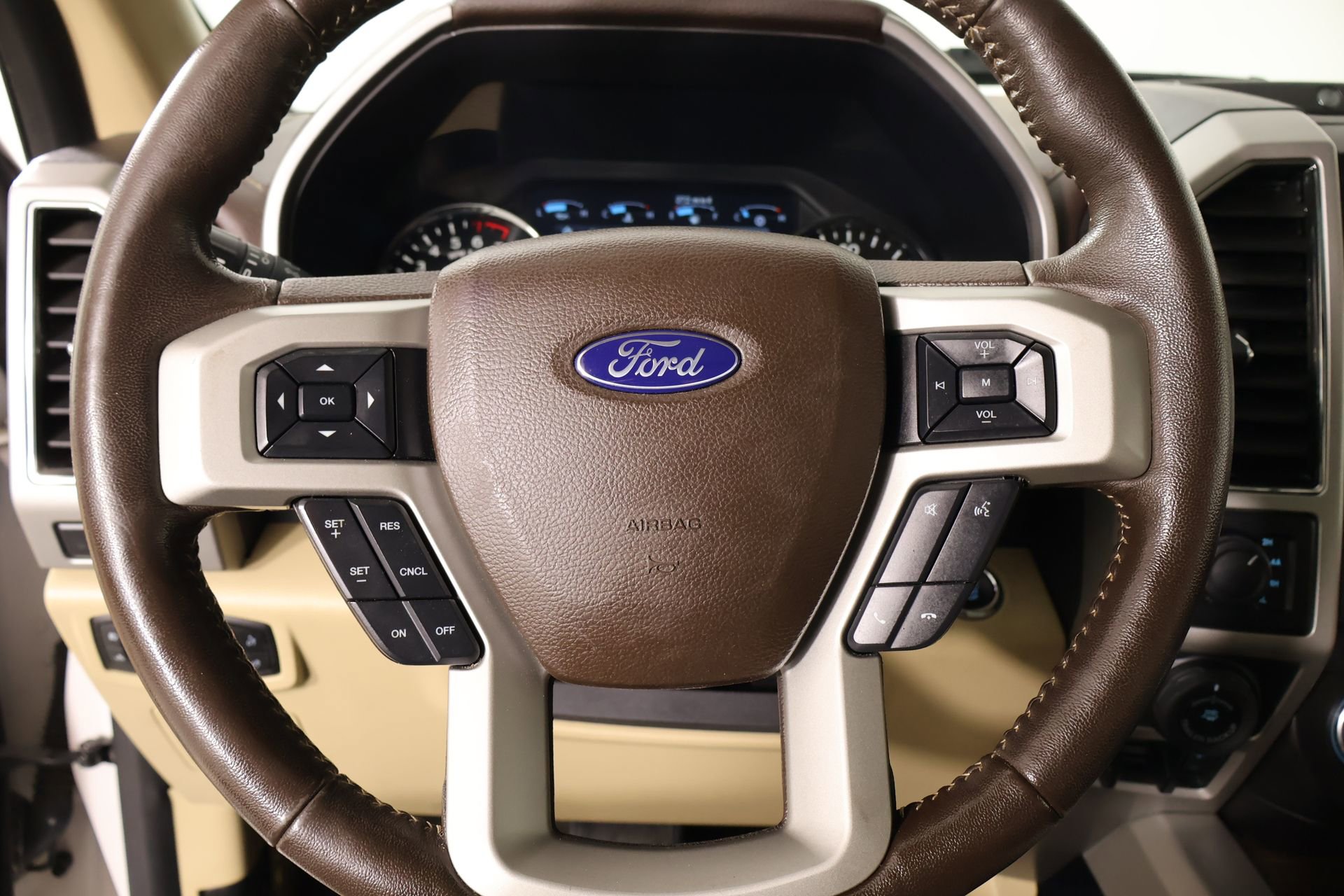 Used 2018 Ford F150 Lariat w/ Equipment Group 502A Luxury AWD/4WD image 3