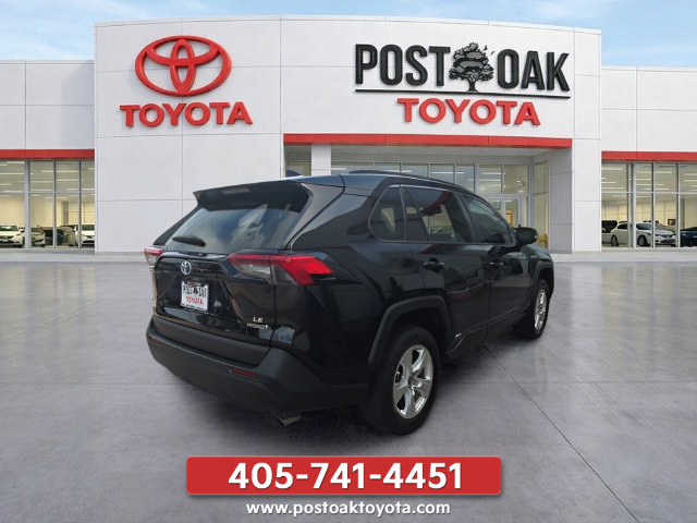 Used 2021 Toyota RAV4 LE AWD/4WD image 7